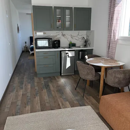 Pied A Terre En Provence Apartman